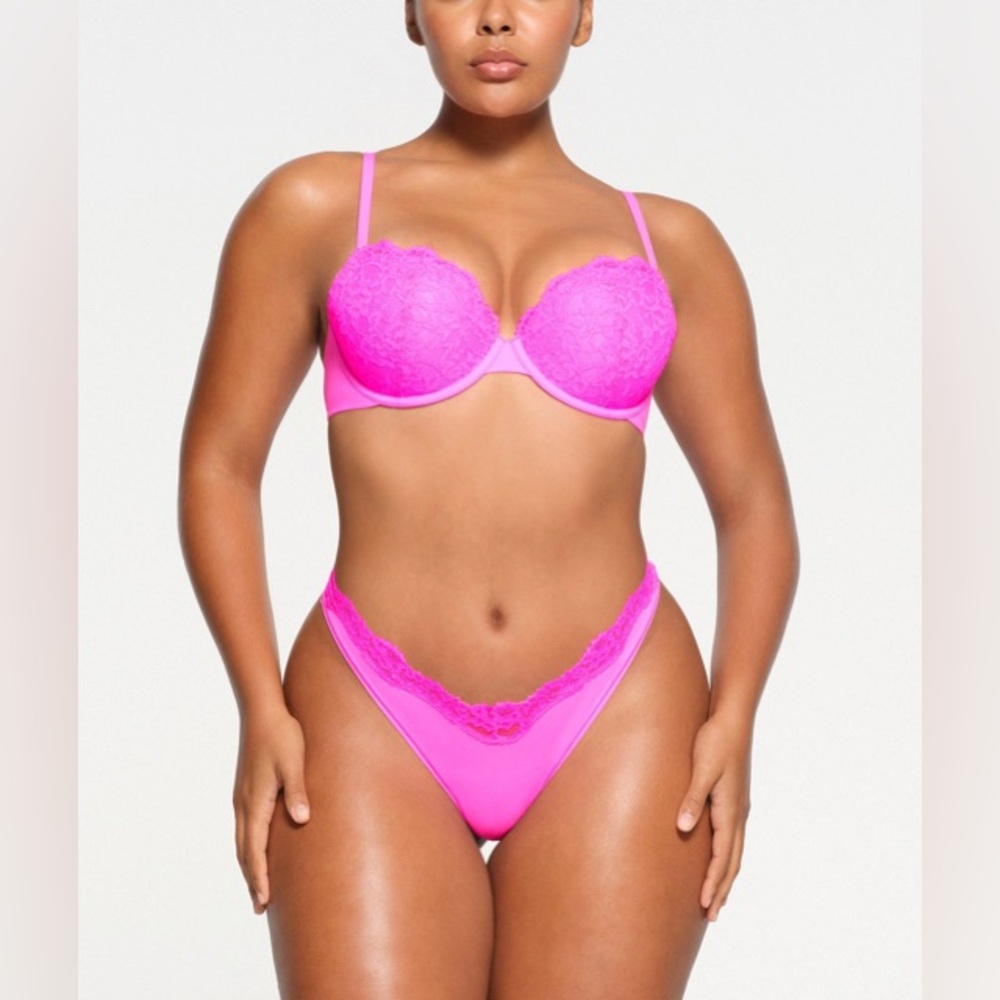 SKIMS Hot Pink Lace Underwire Bra
